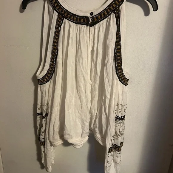 Free people give him the cold shoulder - Picture 6 of 9